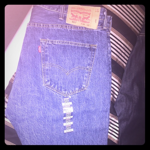 Levi jeans Mid wash - Picture 1 of 4